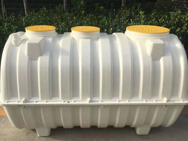 玻璃鋼化糞池:一個(gè)“有味道”的環(huán)保設(shè)備 玻璃鋼化糞池:一個(gè)“有味道”的環(huán)保設(shè)備